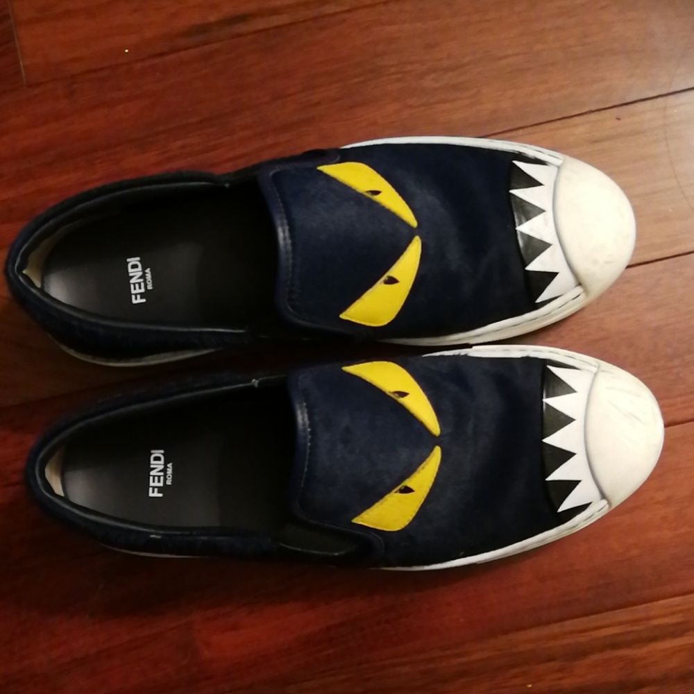 ๐FENDI - Picture 2 of 7